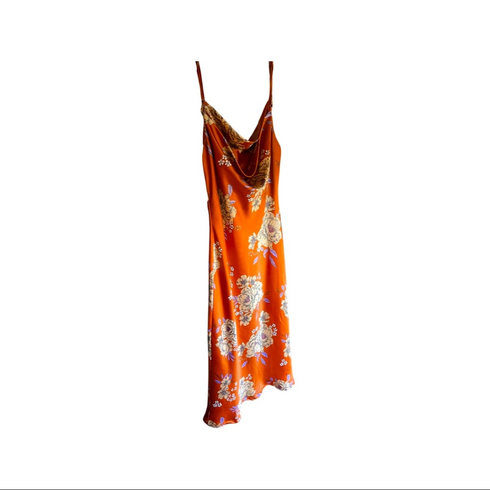 Gorgeous rusty orange floral midi dress! 🧡🧡🧡